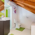 Attic With Balcony In Bairro Alto Lejlighed