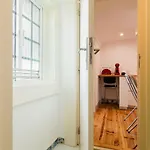 Attic With Balcony In Bairro Alto * リスボン