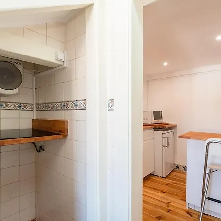 Attic With Balcony In Bairro Alto דירה *