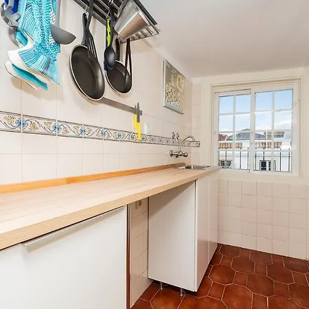 Attic With Balcony In Bairro Alto Lissabon