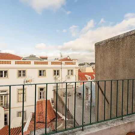Attic With Balcony In Bairro Alto * ליסבון