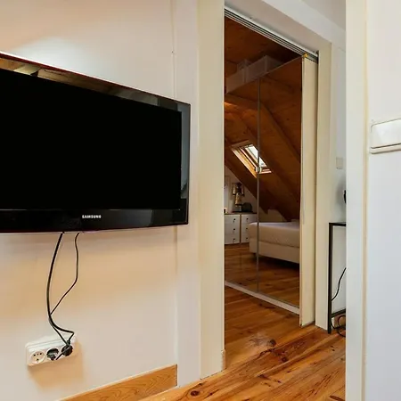 아파트 Attic With Balcony In Bairro Alto 리스본