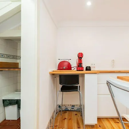 아파트 Attic With Balcony In Bairro Alto *