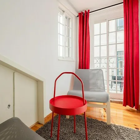 Attic With Balcony In Bairro Alto 아파트 *