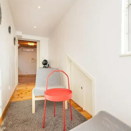 Attic With Balcony In Bairro Alto 아파트 *