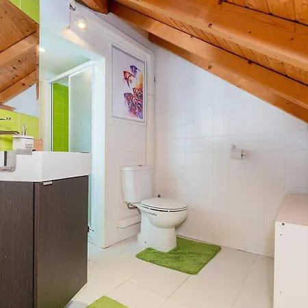 Attic With Balcony In Bairro Alto Апартаменты