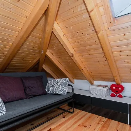 Attic With Balcony In Bairro Alto Apartment