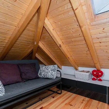 Attic With Balcony In Bairro Alto Apartment Lissabon